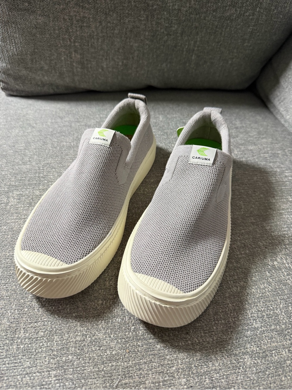 Cariuma Light Gray Slip-On Knit Sneakers Unisex Womens 7.5 Men’s 6